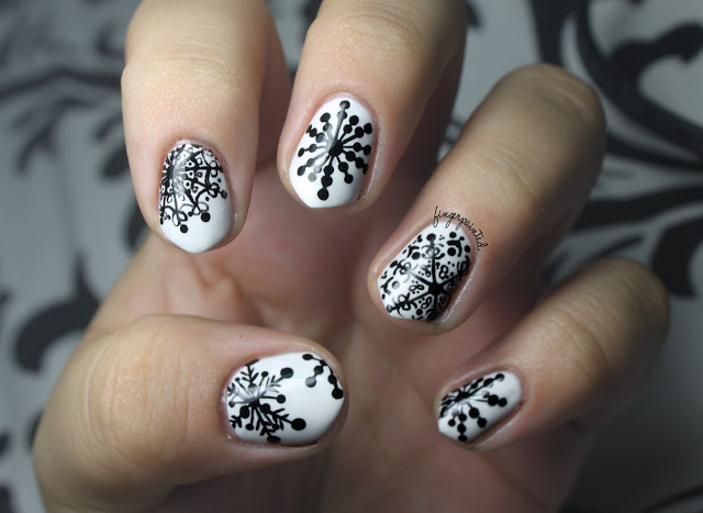 black-handpainted-snowflake-christmas-winter-nails