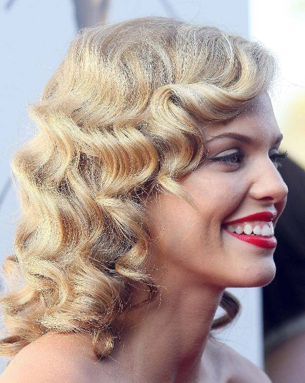 Curly Medium Hairstyles 8