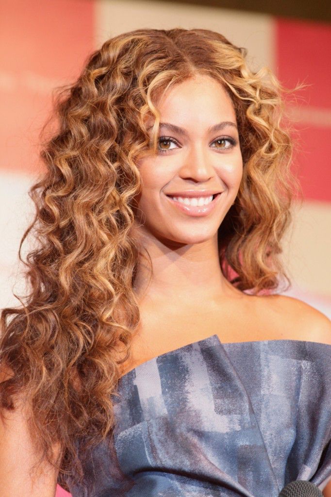 Long-Curly-Hairstyle-celebrity