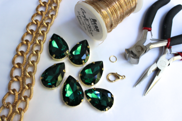 glitter-n-glue-diy-emerald-green-sew-on-jewel-chunky-necklace-materials