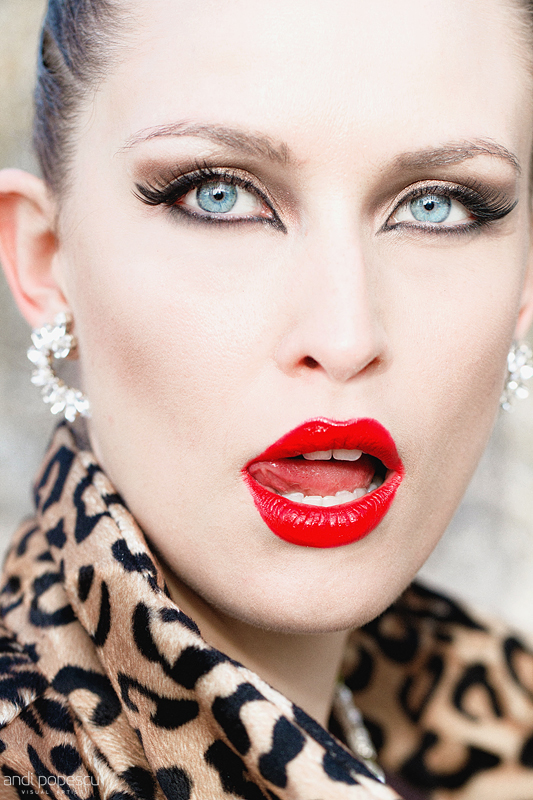 red-lips-cat-eyes-makeup