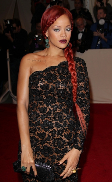 32-Rihanna-Hairstyles-Pictures-2012-2013