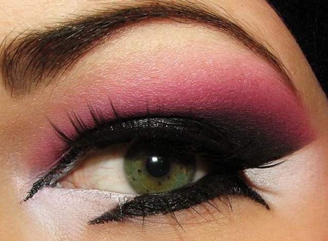 Pink-and-Black-Eye-Makeup