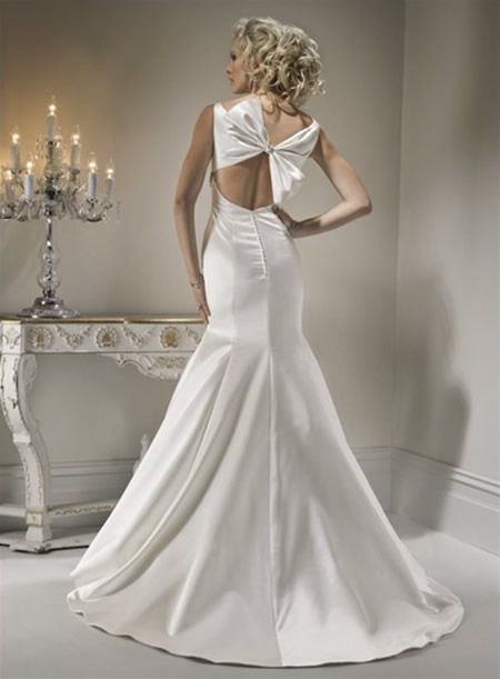 open-back-wedding-dress-with-bows