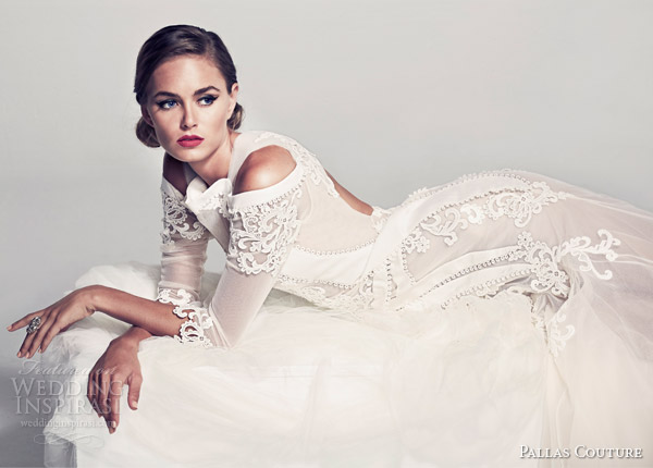 pallas-couture-bridal-2014-fleur-blanche-voelle-wedding-dress-sleeves-keyhole-back-side-view