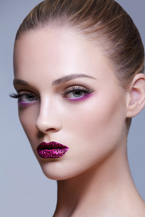 pink-leopard-lips-pink-eyeshadow-1