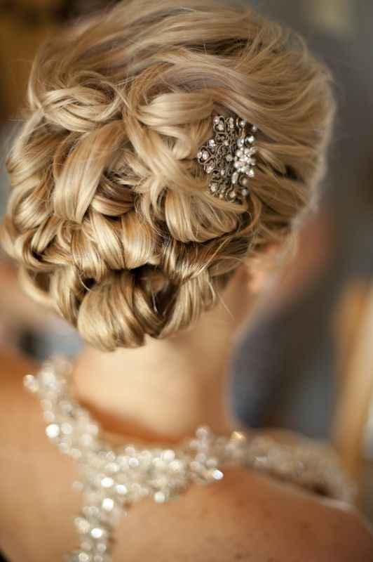 Lovely_Updo,_with_vintage_clip._