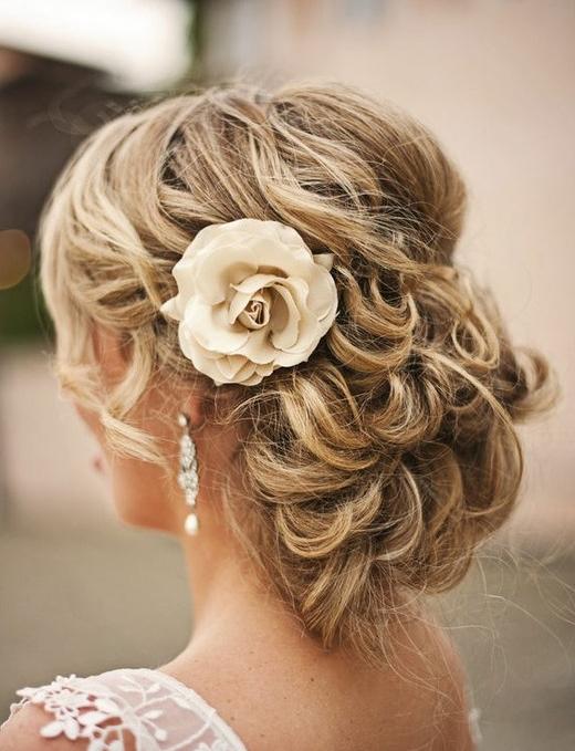 Best Hairstyles and Makeup For Blonde Brides