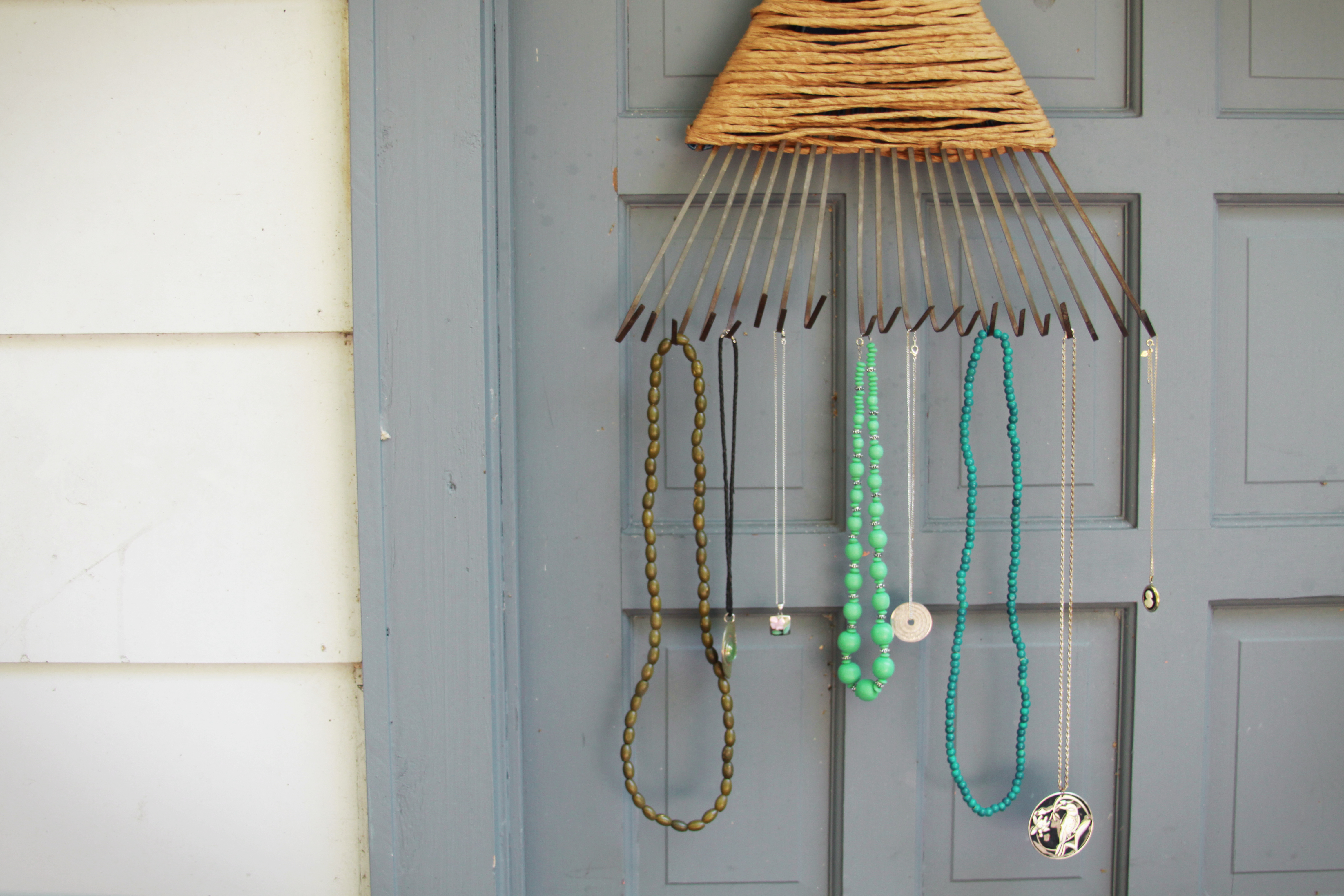 17 Outstanding Ways To Keep Your Necklaces Organized