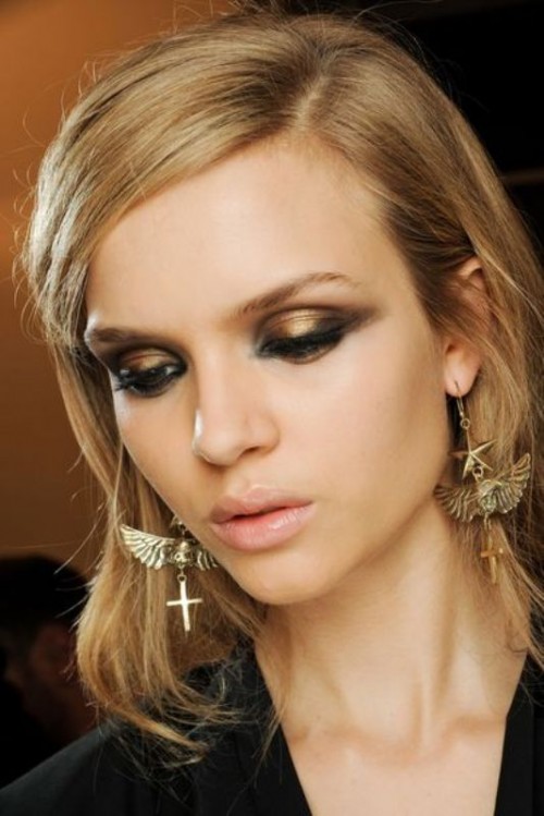 stunning-metallic-eye-makeup-ideas-for-daring-christmas-and-winter-brides-15-500x749