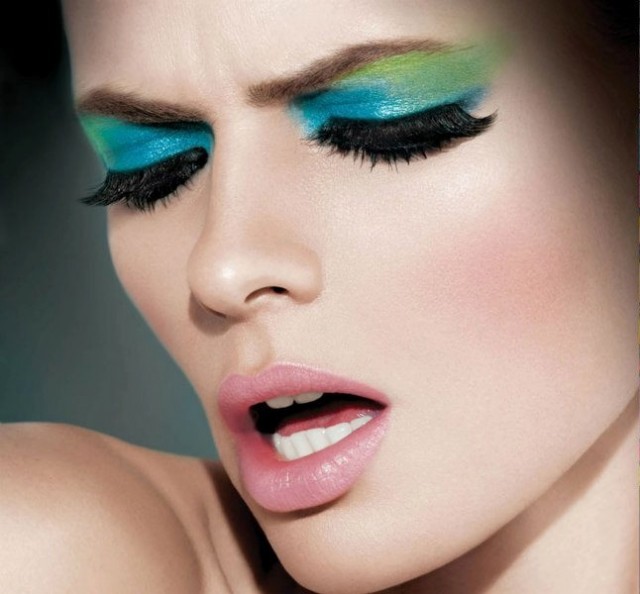 blue-and-green-eyeshadow