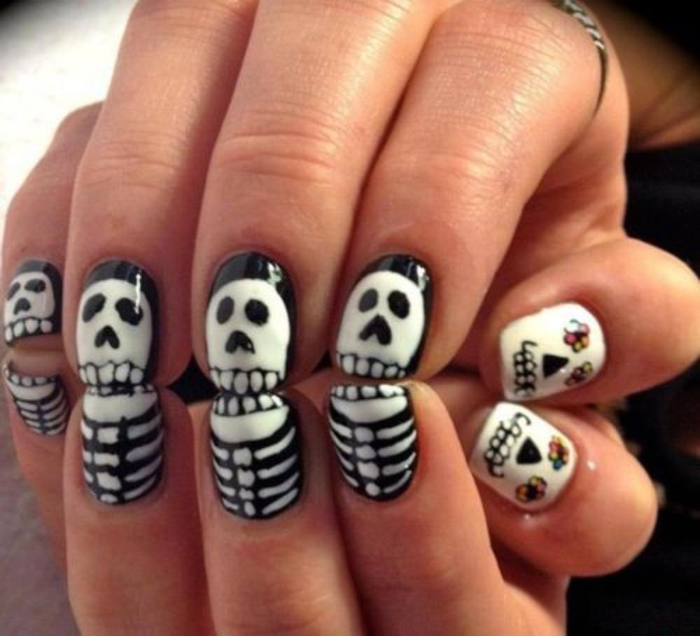 15 Spooky Nail Designs For Halloween