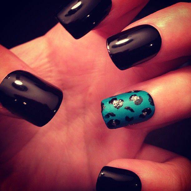 461060-nails-nails