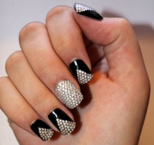 Inspirative-Diamond-Prom-Nails-Designs