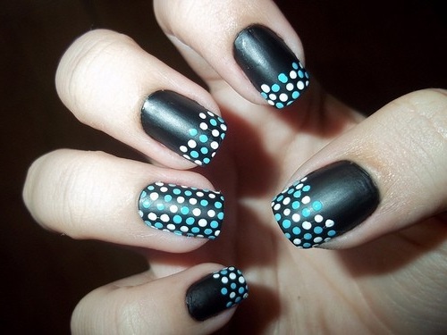 black-nail-fashion-design-with-polka-style