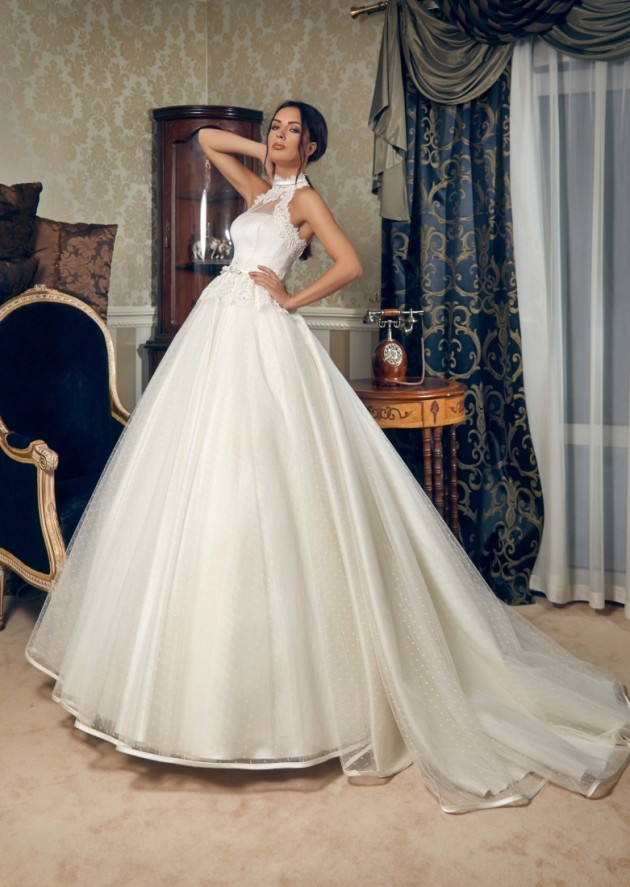 Outstanding Bridal Gowns By Daria Karlozi For Spring 2015