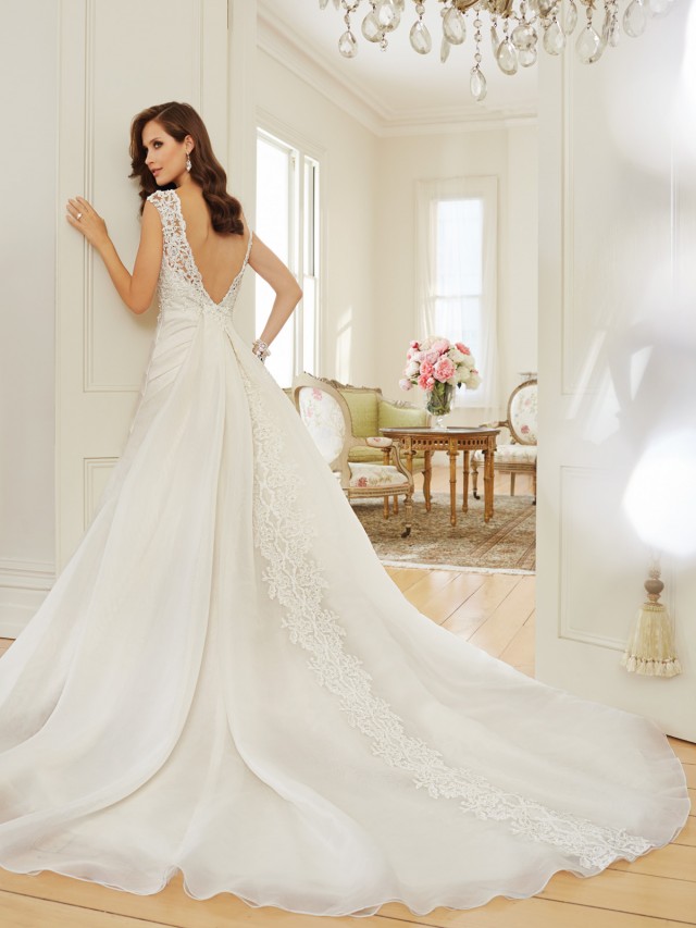 Y11568_bk_Designer-Wedding-Dresses-2015