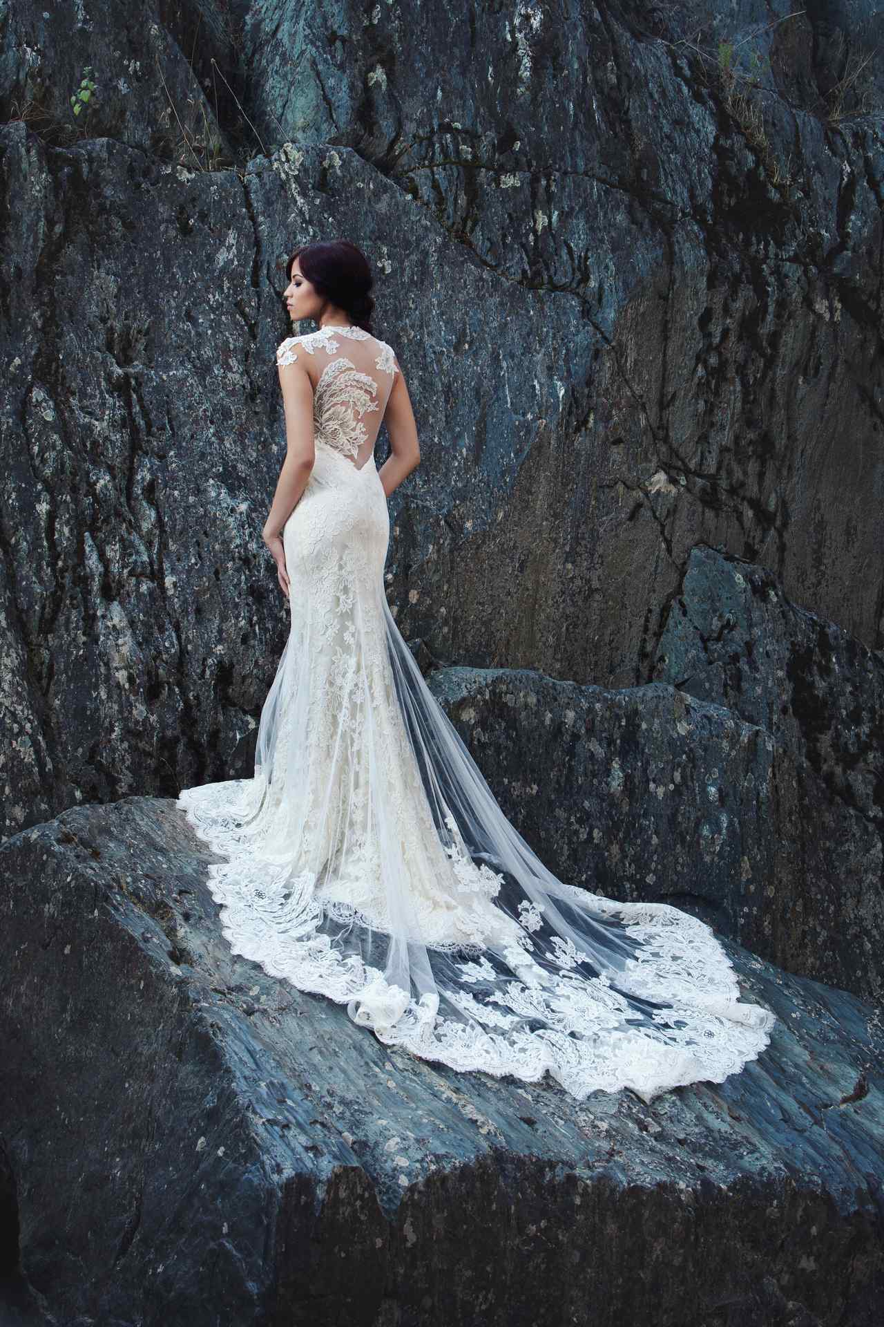 Miosa Couture Shows Us Stupendous Wedding Gowns
