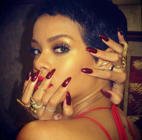 rihanna-almond-nails