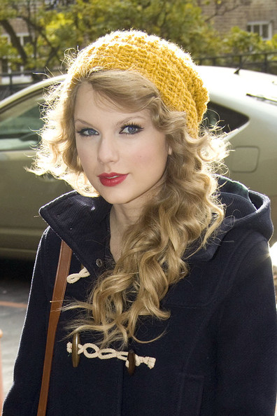 Winter-hairstyle-by-actress-with-yellow-hat (1)
