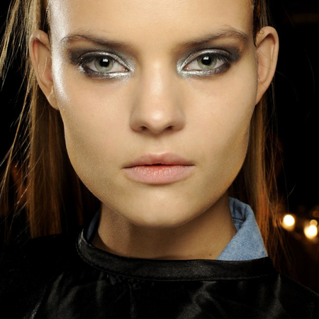 autumn-winter-2014-makeup-trends-metallic-silver-eye-shadow-smoky-eyes-new-york-fashion-week