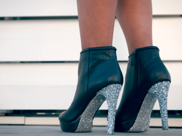 diy-glitter-n-glue-glitter-sole-society-boots