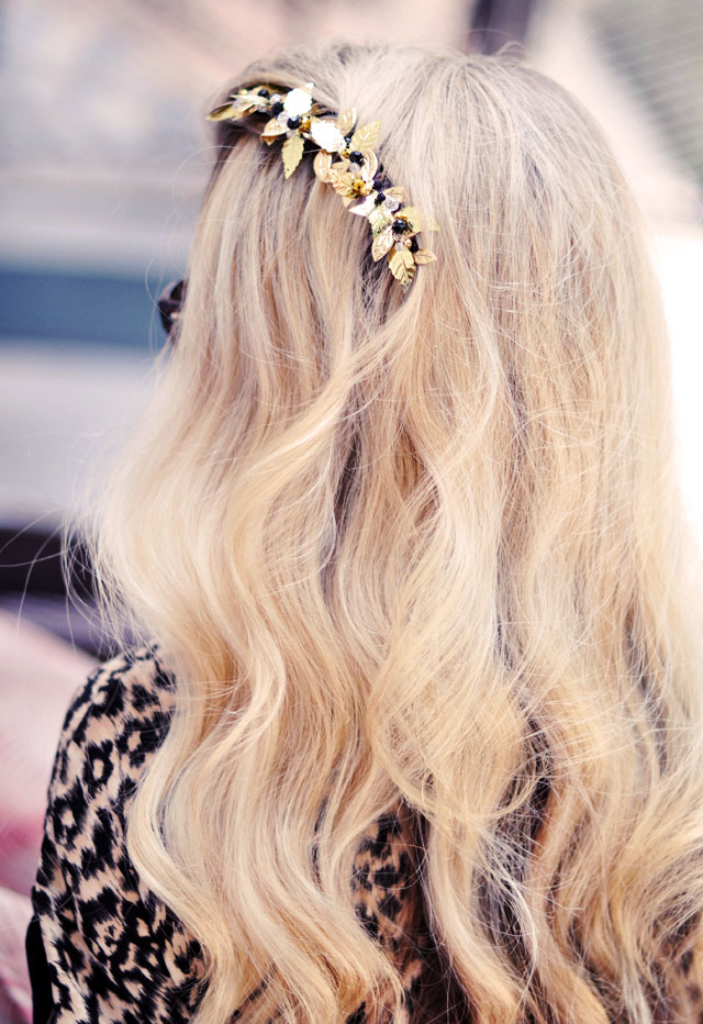 DIY bejeweled hair comb  -  blonde wavy hair