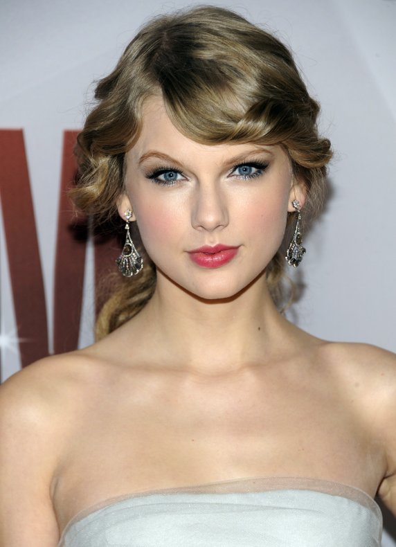 Taylor Swift sexy hair