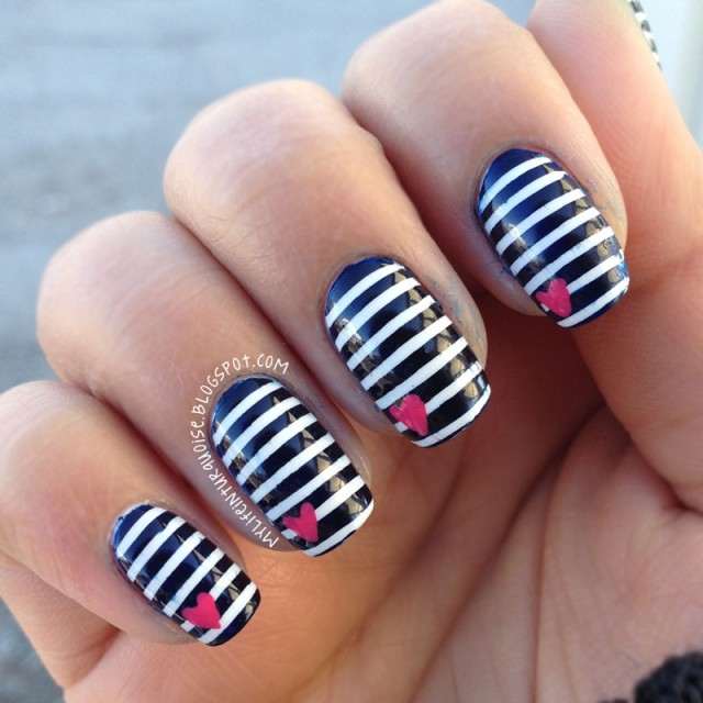 Black-and-White-Striped-Acrylic-Nails-Design-Pictures