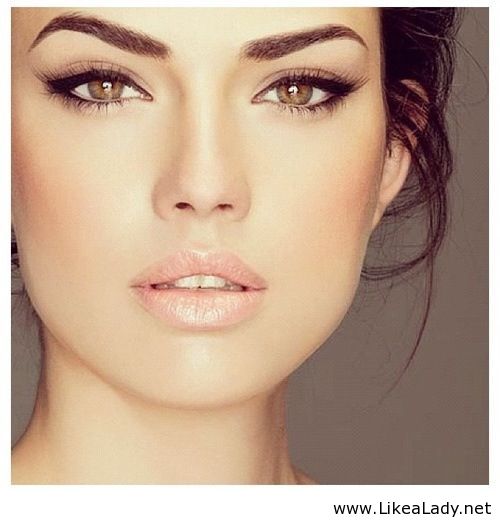 Light-cat-eye-and-neutral-lip