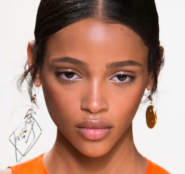 Paris-Fashion-Week-Coverage-Mismatched-Earrings-Nina-Ricci-Spring-2015-Accessories-010