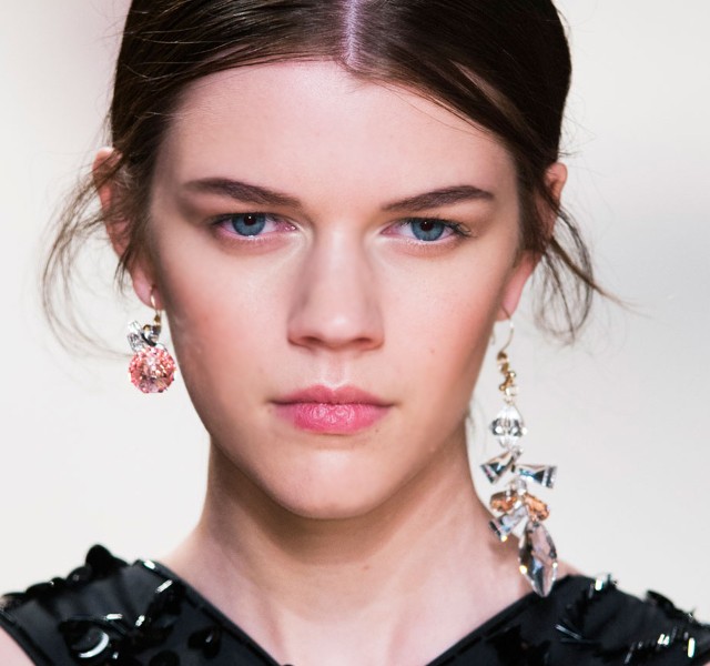 Paris-Fashion-Week-Coverage-Mismatched-Earrings-Nina-Ricci-Spring-2015-Accessories-011