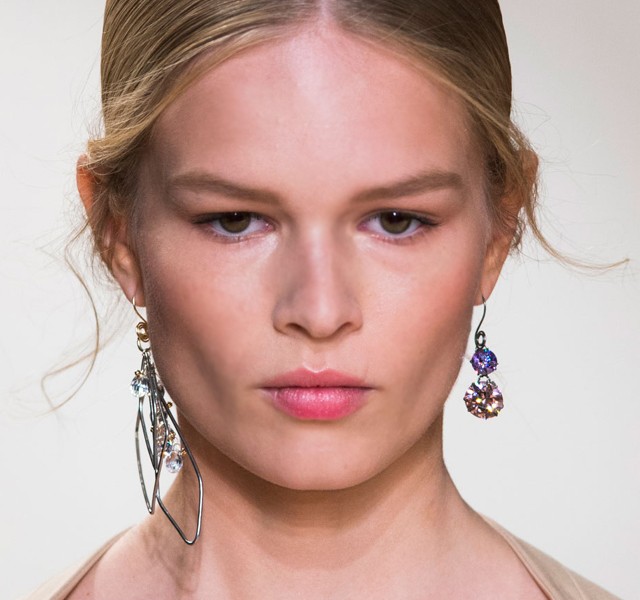 Paris-Fashion-Week-Coverage-Mismatched-Earrings-Nina-Ricci-Spring-2015-Accessories-03