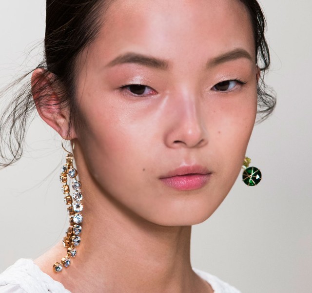 Paris-Fashion-Week-Coverage-Mismatched-Earrings-Nina-Ricci-Spring-2015-Accessories-07