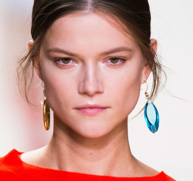 Paris-Fashion-Week-Coverage-Mismatched-Earrings-Nina-Ricci-Spring-2015-Accessories-08