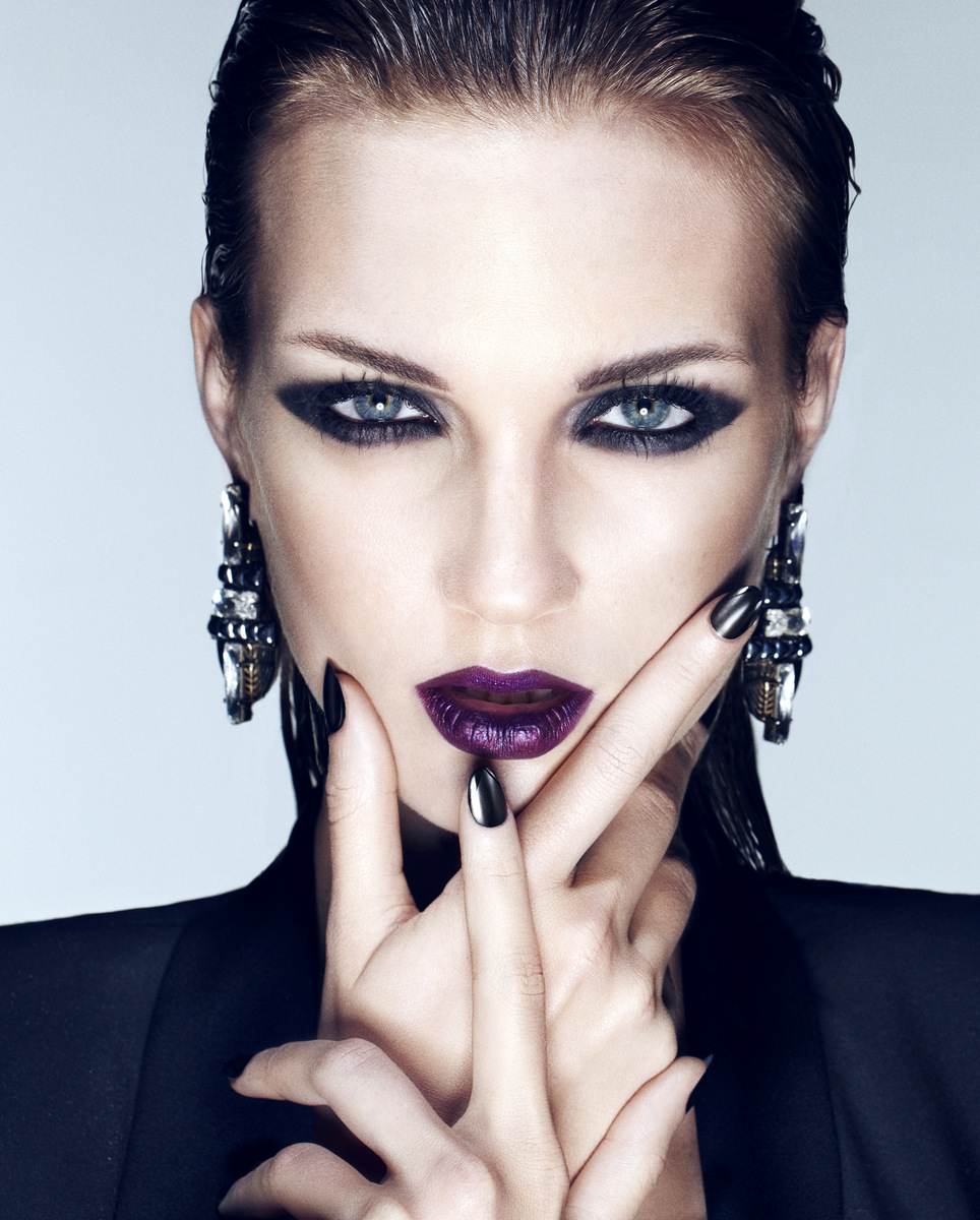 15 Chic Ways To Wear Purple Lipstick This Winter