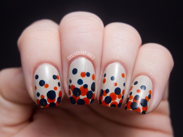 chalkboardnails-gradient-dots