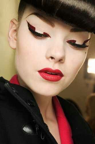 GRAPHIC MAKEUP TREND