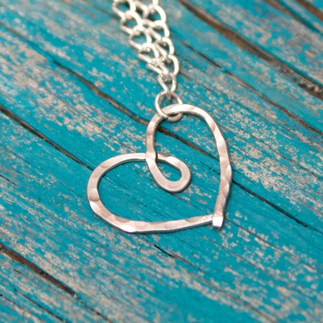 hammered_heart_necklace-937x10241