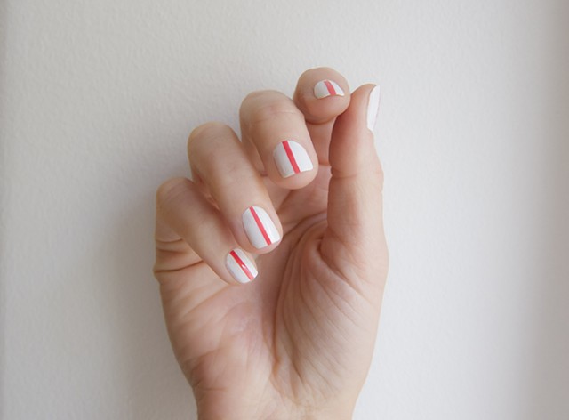 isla_everywhere_white_nails_with_pink_lines_6880_680