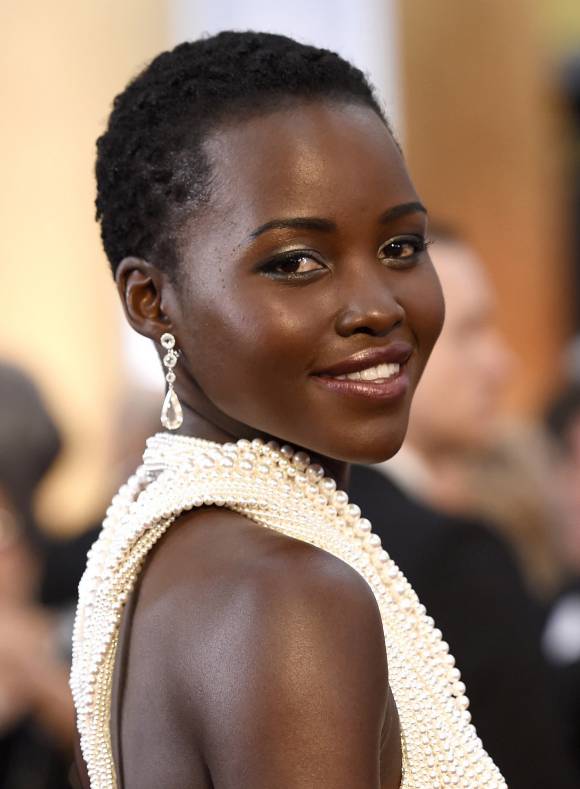 lupita-nyongo-hair-jewelry-oscars-2015__width_580