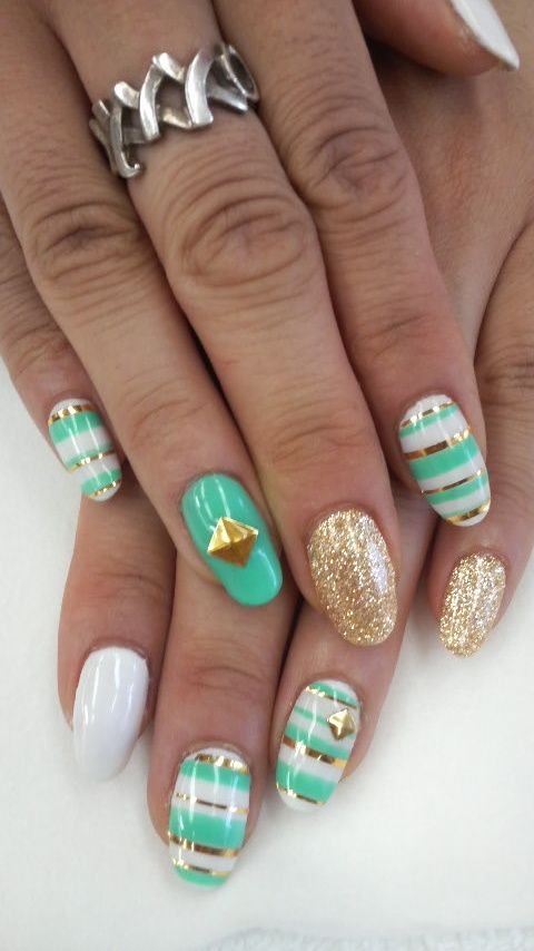 23 Golden Striped Nail Designs You Must See