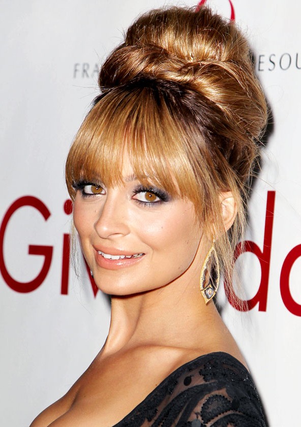 Nicole-Richie-Retro-Big-Bun-Style