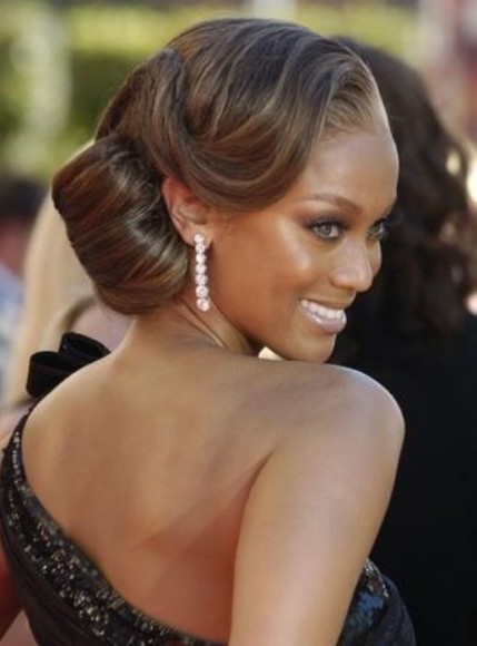 Tyra-Banks-Hair-Buns-Inspiration3-429x580