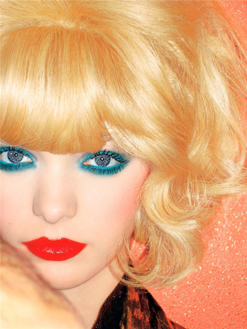 blue-eyeshadow-look-red-lips