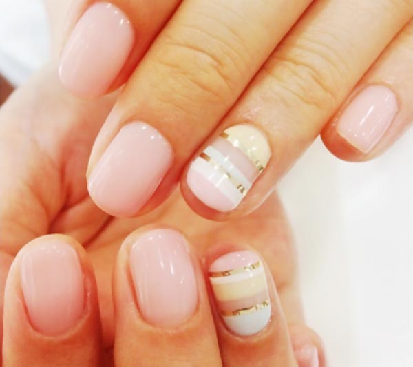 pink-yellow-gold-striped-delicate-nails