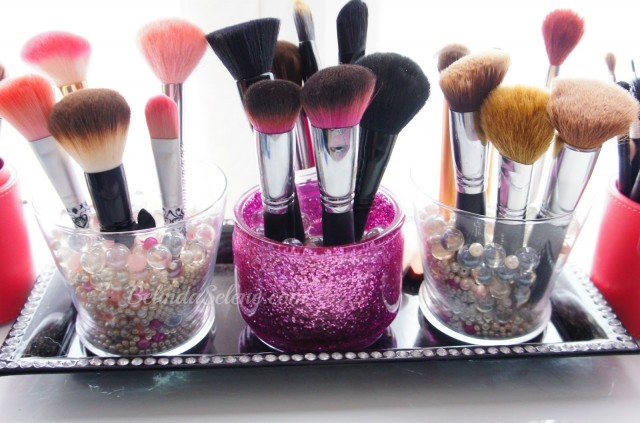 brush-holdersbelindaselene--diy-glitter-makeup-brush-holder-2oxyjpq0