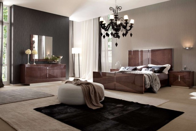 mirrored-bedroom-furniture-sets-uk