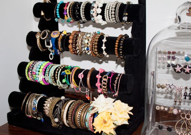 storing-accessories-bracelet-rack-2