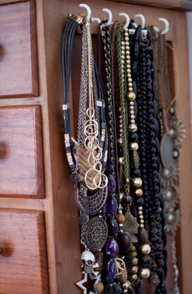 storing-accessories-necklaces